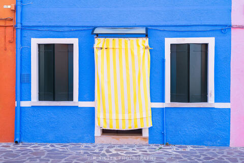 Entrance at the Yellow Stripes