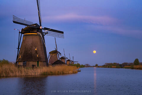 Kinderdijk Moon